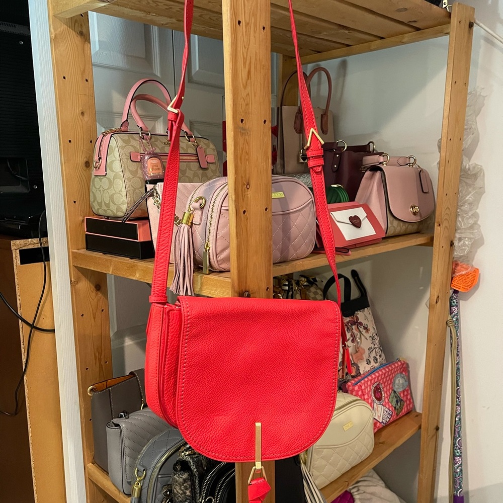 Handbags - Picture 3 of 11